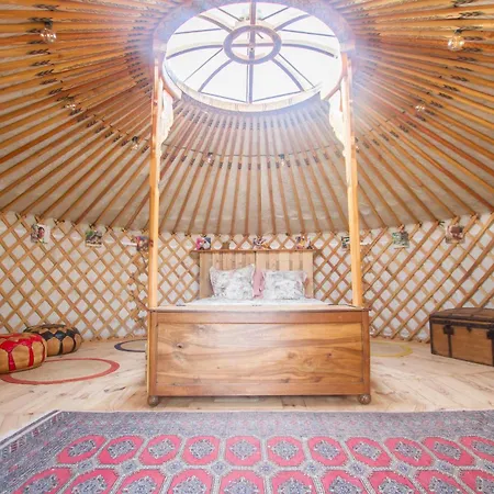 La Yourte Des Genevriers Luxury tent Saint-Vincent-de-Barres