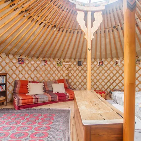 Luxury tent La Yourte Des Genevriers *